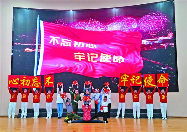 高清无水印!苹果发布龙年壁纸:iPhone、iPad组成五爪中国巨龙
